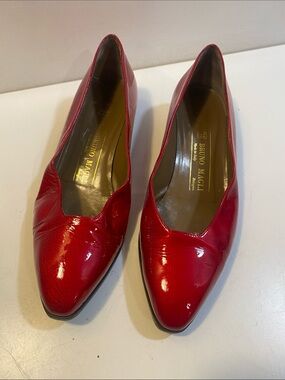 Bruno Magli Made In Itale  Red Patent Leather Pointed Shoes Sz 7.5